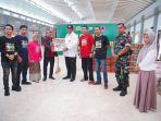 Ikatan-Alumni-SMA-Negeri-1-Maros-menyerahkan-bantuan-kepada-Bupati-Maros-Chaidir-Syam.jpg