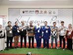 Ilham-Azikin-dan-Nurkanita-Maruddani-setelah-menjalani-pemeriksaan-kesehatan-di-RSP-Unhas.jpg