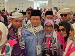 JAMAAH-HAJI-Menteri-Agama-RI-Nasaruddin-Umar-foto-bersama-dengan-jamaah-haji.jpg