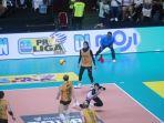 Jakarta-Popsivo-Polwan-saat-menjalani-laga-kedua-final-four-Proliga-2025.jpg