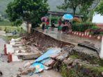 Jalan-ambles-di-Kabupaten-Bone-Sulawesi-Selatan.jpg