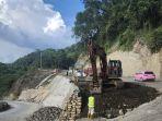 Jalan-poros-Maros-Bone-di-Jalur-Tompoladang-Kabupaten-Maros-Sulawesi.jpg