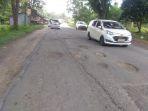Jalan-rusak-di-Jalan-Trans-Sulawesi-Desa-Pompaniki-Kecamatan-Sukamaju-Selatan-Kabupaten-Luwu.jpg