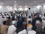 Jamaah-haji-Indonesia-menunaikan-salat-di-musalah-hotel.jpg