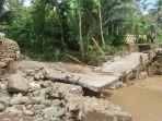 Jembatan-penghubung-Desa-Cemba1212.jpg