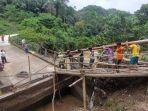 Jembatan-penghubung-kecamatan-Maiwa-Bungin-di-Desa-Matajang-rusak-23.jpg