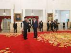 Joko-Widodo-memberikan-selamat-kepada-Johanis-Tanak.jpg