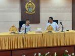 Jusuf-Kalla-saat-bersama-Pj-Gubernur-Bahtiar-Baharuddin-di-Ruang-Pola.jpg