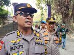 Kabag-Ops-Polrestabes-Makassar-AKBP-Darminto-didampingi-Kapolsek-Tamalate-AKP-Aris-Sumarsono-jjj.jpg