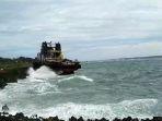 Kapal-tongkang-tujuan-Bantaeng-ke-Kendari-diamankan-di-Pelabuhan.jpg