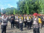 Kapolda-Sulsel-Irjen-Pol-Yudhiawan-saat-mengecek-personel-juio.jpg