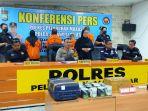Kapolres-Pelabuhan-Makassar-AKBP-Restu-Wijayanto-memimpin-rilis-pengungkapan-narkoba.jpg