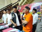 Kasat-Reskrim-Polrestabes-Makassar-AKBP-Ridwan-JM-Hutagaol-merilis-kasus-rudapaksa-11.jpg