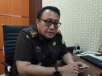 Kasi-Intel-Kejari-Makassar-Andi-Alamsyah-ditemui-di-kantornya-seusai-menggeledah-kantor-KONI.jpg