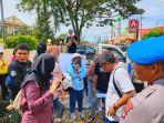 Keluarga-korban-dugaan-pemerkosaan-gelar-unjuk-rasa-di-Polres-Luwu-Timur.jpg