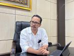 Kepala-Bulog-Sulsel-Sulbar-Fahrurozi-saat-ditemui.jpg