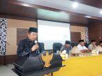 Kepala-Kemenag-Soppeng-Afdal-sedang-memberi-sambutan-di-podium-Kantor-Kemenag-Soppeng.jpg