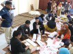Ketua-Bawaslu-Luwu-Timur-Pawennari-saat-memantau-proses-sortir-123.jpg