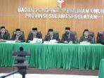 Ketua-Bawaslu-Sulsel-Laode-Arumahi-memimpin-sidang-dugaan-pelanggaran-administrasi.jpg