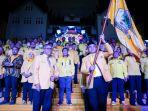 Ketua-DPD-II-Golkar-Makassar-Munafri-Arifuddin-mengibarkan-bendera-pataka-Golkar.jpg