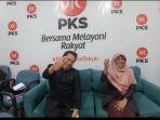 Ketua-DPD-PKS-Makassar-Anwar-Faruq-kiri-dan-Bendahara-DPD-PKS-Yeni-Rahman-b.jpg