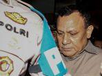 Ketua-KPK-nonaktif-Firli-Bahuri-berjalan-keluar-gedung-Bareskrim1.jpg