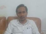 Ketua-KPU-Kabupaten-Luwu-Abdullah-Sappe-Ampin-Maja-saat-ditemui-di-ruang-kerjanya.jpg