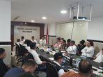 Ketua-PPIH-Arab-Saudi-Subhan-Chalid-memimpin-rapat-koordinasi-pertama.jpg