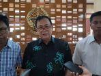 Ketua-Tim-seleksi-Komisi-Informasi-Sulsel-Hasrullah-tengah-mm.jpg