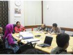 Ketua-Timsel-Hasrullah-sewaktu-memimpin-rapat-pleno-hasil.jpg