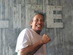 Ketua-kelompok-suporter-laskar-ayam-jantan-Daeng-Uki121212.jpg