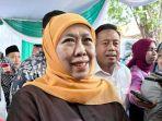 Khofifah-Indar-Parawansa-saat-diwawancara-usai-kedatangan-Wapres-RI-12.jpg