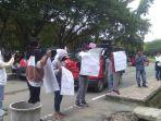 Koalisi-Masyarakat-Desa-Peduli-Pilkades-Bersih-Kompersi-demo.jpg