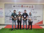 Komisioner-Bawaslu-Luwu-mengawasi-jalannya-pemeriksaan-kesehatan.jpg