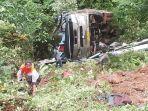 Kondisi-bus-rute-Toraja-Kendari-yang-terjun-ke-jurang-di-Kelurahan-Battang-Palopo.jpg