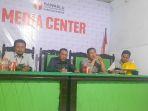 Konferensi-pers-Bawaslu-Bone-terkait-video-viral-Pj-Bupati-Bone-Andi-Islamuddin.jpg
