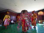 Kunjungan-20-seniman-muda-yang-berasal-dari-berbagai-daerah-di-Masyarakat-Bissu-Pangkep.jpg