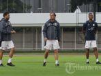 LATIHAN-TIMNAS-Pelatih-Timnas-Indonesia-Patrick-Kluivert-bersama.jpg
