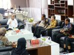 Liberti-Sitinjak-dalam-kunjungannya-bersama-dengan-Kepala-Divisi-Adminitrasi-09092022.jpg
