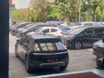 MOBIL-PEJABAT-Suasana-parkiran-Hotel-Claro-Makassar-Rabu-1452025.jpg