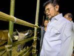 Malam-malam-Menteri-Pertanian-Syahrul-Yasin-Limpo-masuk-kandang-sapi.jpg