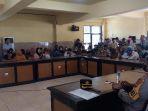 Masyarakat-Desa-Batukaropa-dan-Bululohe-sampaikan-aspirasi-di-DPRD-Bulukumba.jpg
