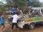 Mekanik-Yamaha-PT-SJAM-sedang-melakukan-servis-kendaraan-korban-banjir.jpg
