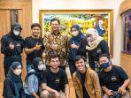 MentAirlangga-Hartarto-menerima-kunjungan-Tim-Fotografi-Disabilitas-Banten.jpg