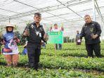 Mentan-SYL-saat-meninjau-nursey-bibit-kopi-di-Desa-Cikandang-2.jpg