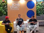Miller-Khan-bersama-Rizky-Alatas-kala-menyapa-pelanggan-Telkomsel.jpg