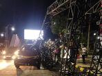 Mobil-Dinas-Luwu-Tertimpa-Rangka-Panggung-Samsung-Run-di-Depan-Gedung-SCC-Palopo.jpg