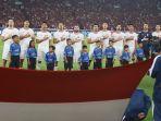 Momen-para-pemain-Timnas-Indonesia-menyanyikan-lagi-Indonesia-Raya.jpg