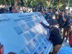 Momen-penandatanganan-komitmen-Pilkada-Damai-yang-diprakarsai-Bawaslu-Sulsel-0.jpg