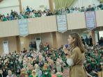 Najwa-Shihab-saat-berdiskusi-dengan-3-ribu-mahasiswa-UMI.jpg